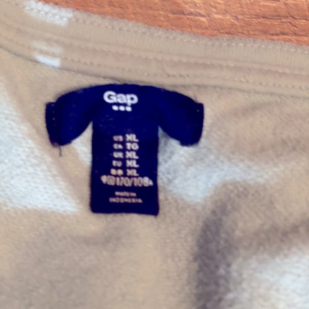 Sweatshirt - Picture 2 of 4